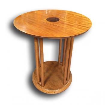 Round Table - solid beech, French polish - Josef Hoffmann (1870 Bohemia- 1956 Austria) - 1906